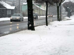 Warunki na drogach są fatalne, chociaż główne ulice zostały odśnieżone - ul. Sokołowska. Fot. BG 