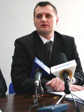 Piotr Karaś, radny Platforma Obywatelska: "Tam chyba coś chodziło o bagaż, o policjantów." Fot. AB
