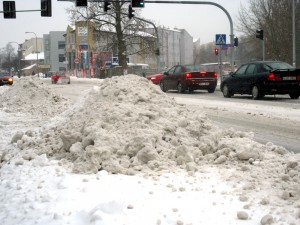 Zalegający śnieg można składować przy ul. Warszawskiej oraz na Poniatowskiego Fot. BG