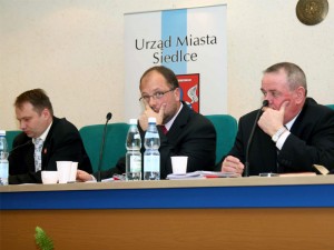 Czy przewodniczący Mariusz Dobijański skorzysta z możliwości wyłączenia mikrofonu radnym? Fot.AB