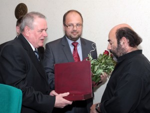 Waldemar Koperkiewicz podczas odbierania nagrody ministra kultury z rąk prezydenta. Fot. AB