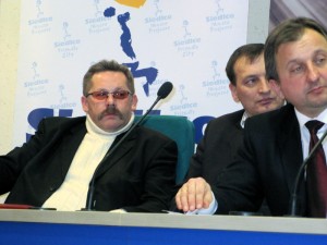 Mirosław Pawłowski, prezes ARM Siedlce (pierwszy od lewej): "Nie mam w sprawie aquaparku nic do powiedzenia. Jestem w żałobie." Fot. BG