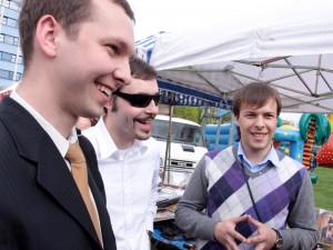 Od lewej: Denis Nikitas, Igor Barejsza i Dimitrij Miedwiediew na Jarmark św. Stanisława przyjechali ze Smoleńska. Fot. AB 