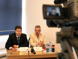 Od lewej: Dariusz Piątek, wicewojewoda mazowiecki i Michał Borkowski, pełnomocnik wojewody ds. ratownictwa medycznego. 