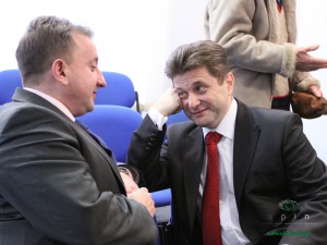 Mariusz Orzełowski (pierwszy od lewej), dyrektor CKiS i Grzegorz Orzełowski, dotychczasowy p.o dyrektora "Centrum". Fot. AB