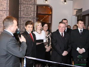 Grzegorz Orzełowski (drugi od lewej) podczas oficjalnego otwarcia CKiS. Fot. AB
