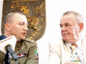Ppłk. Arkadiusz Widła i Wojciech Kudelski, prezydent Siedlec. Fot. BG